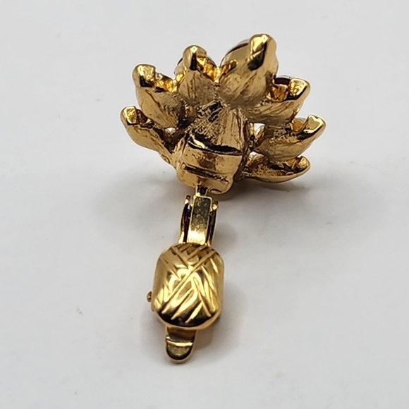 Vintage Clear Rhinestone Trifari Clip On Earrings Gold Tone - Picture 9 of 10